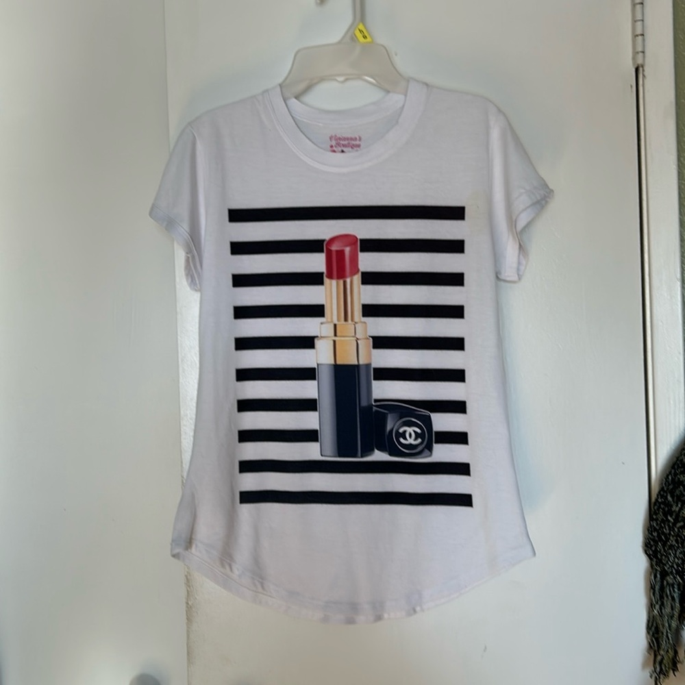 Vivianne’s Boutique women t-shirt size large